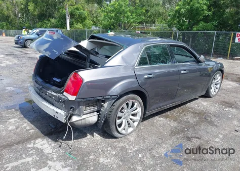 2017 Chrysler 300C z USA, uszkodzony, nr VIN 2C3CCAEG2HH586809